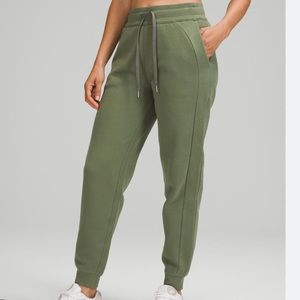 Lululemon Scuba Joggers Size 4